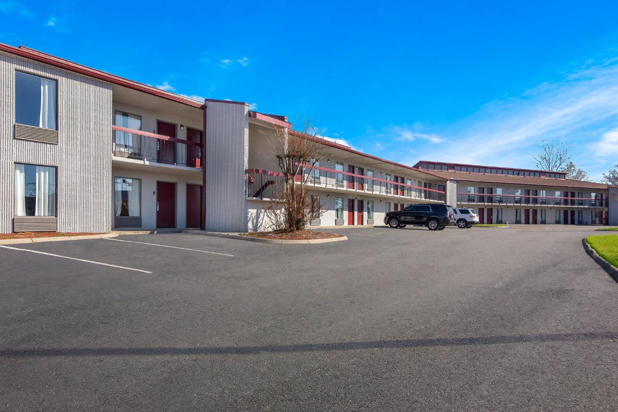 Red Roof Inn & Suites Monroe, Nc Exterior photo