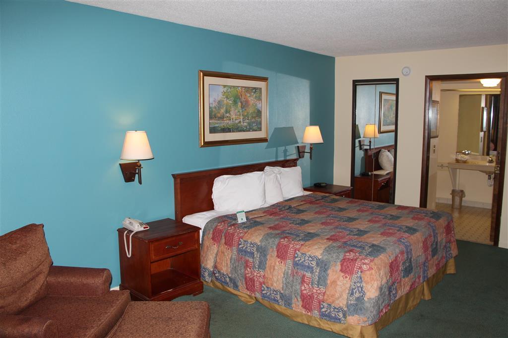 Red Roof Inn & Suites Monroe, Nc Room photo